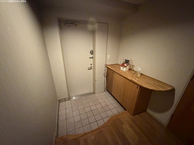 長野県長野市鶴賀権堂町 現地写真（玄関）