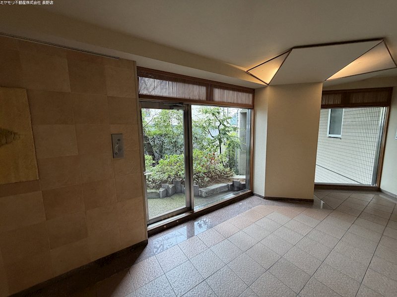 長野県長野市鶴賀権堂町 共用部写真（ロビー）