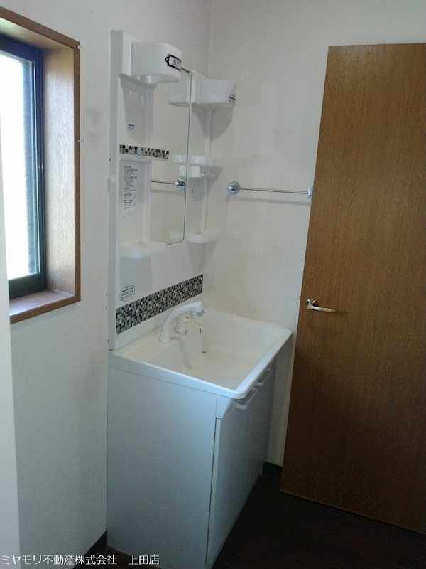 上田市生田　中古戸建 内観写真（洗面台・洗面所）