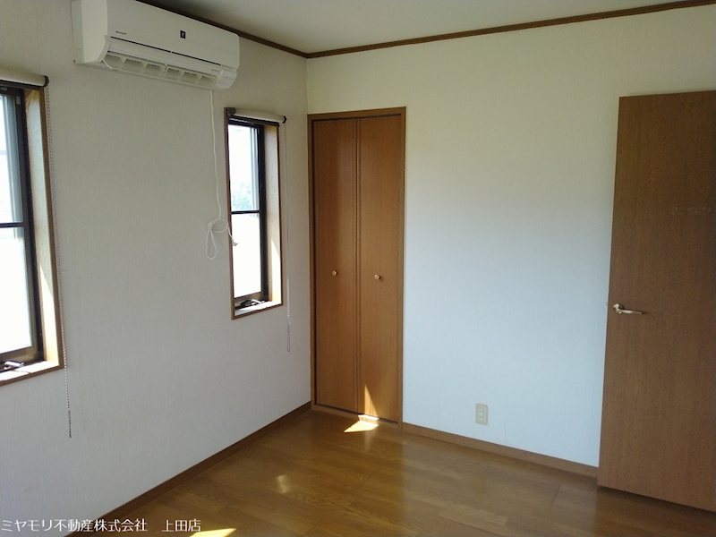上田市生田　中古戸建 内観写真（リビング以外の居室）