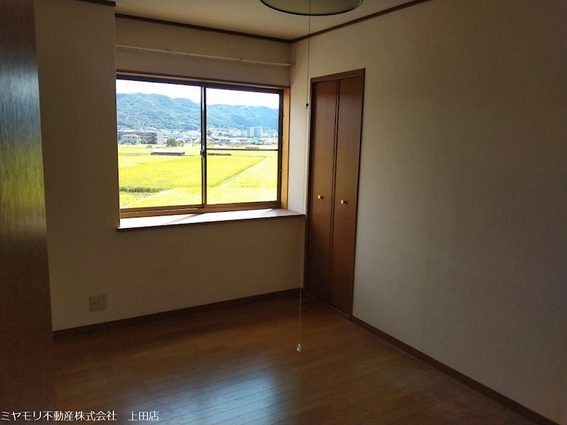 上田市生田　中古戸建 内観写真（リビング以外の居室）