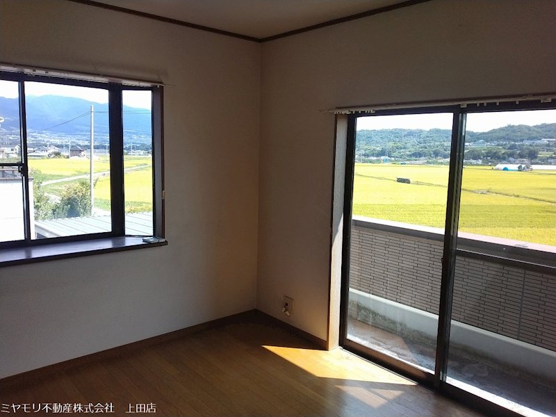 上田市生田　中古戸建 内観写真（リビング以外の居室）
