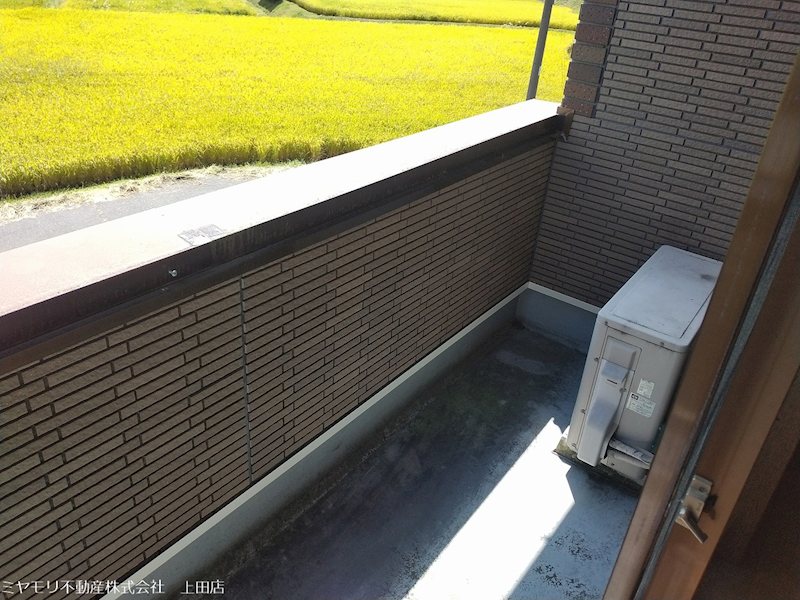 上田市生田　中古戸建 現地写真（バルコニー）