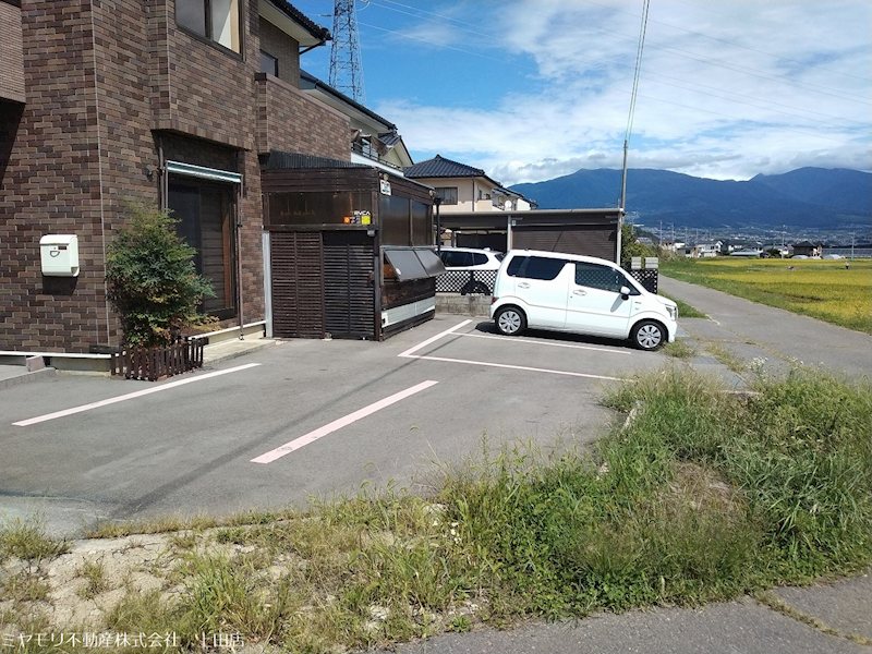 上田市生田　中古戸建 現地写真（駐車場）