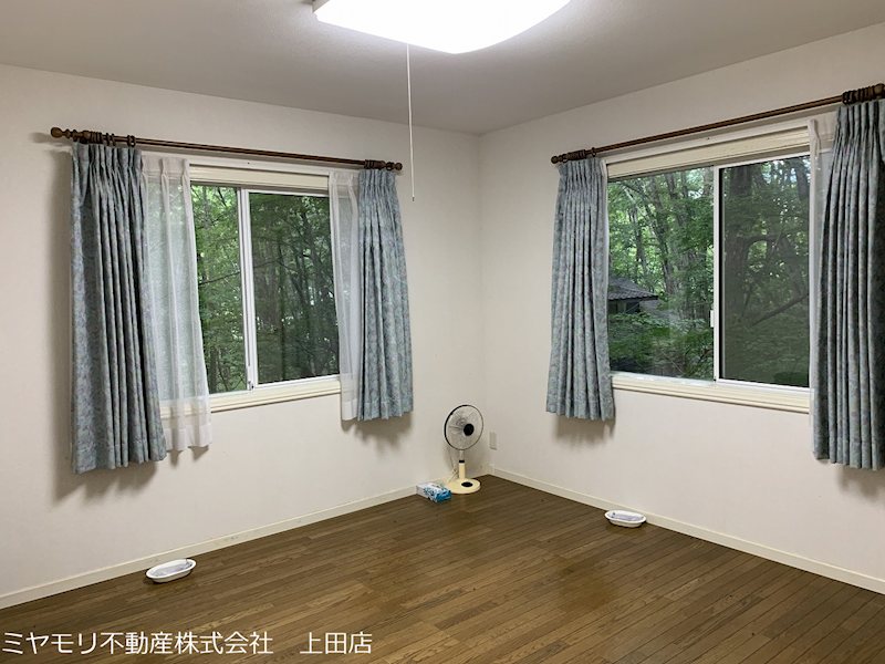 青木村沓掛　中古戸建 内観写真（リビング以外の居室）