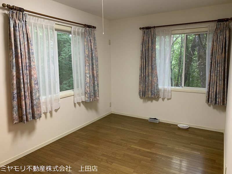 青木村沓掛　中古戸建 内観写真（リビング以外の居室）