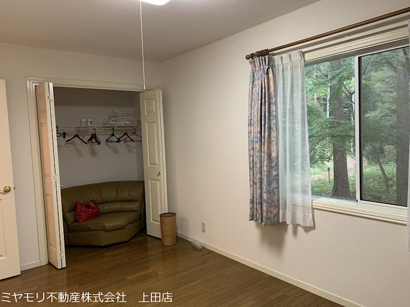 青木村沓掛　中古戸建 内観写真（リビング以外の居室）