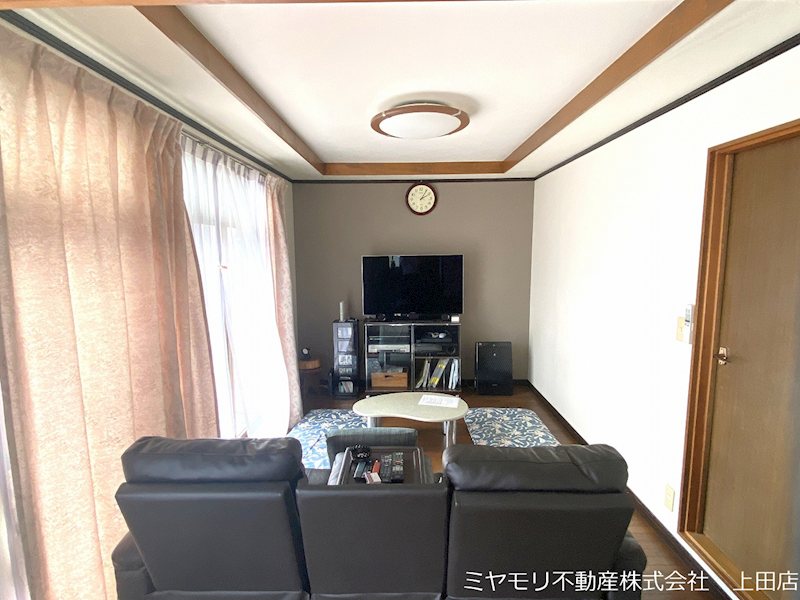 上田市蒼久保　中古戸建 内観写真（リビング）