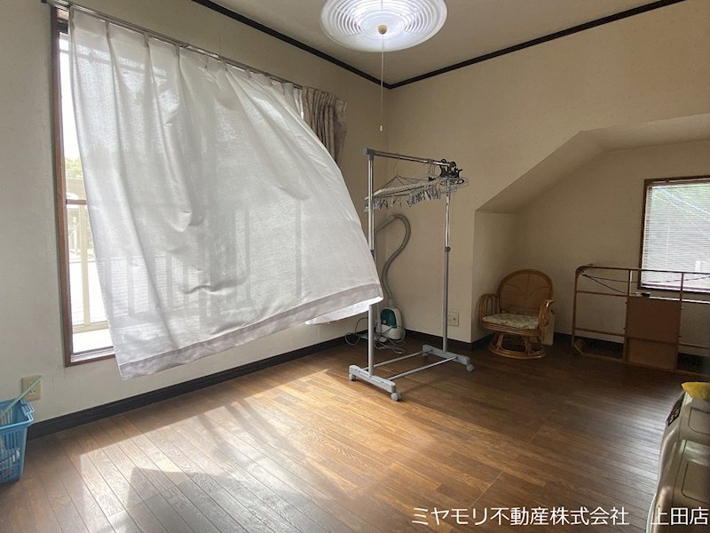 上田市蒼久保　中古戸建 内観写真（リビング以外の居室）