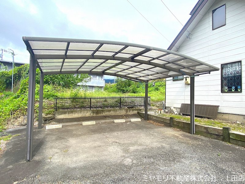 上田市蒼久保　中古戸建 現地写真（駐車場）