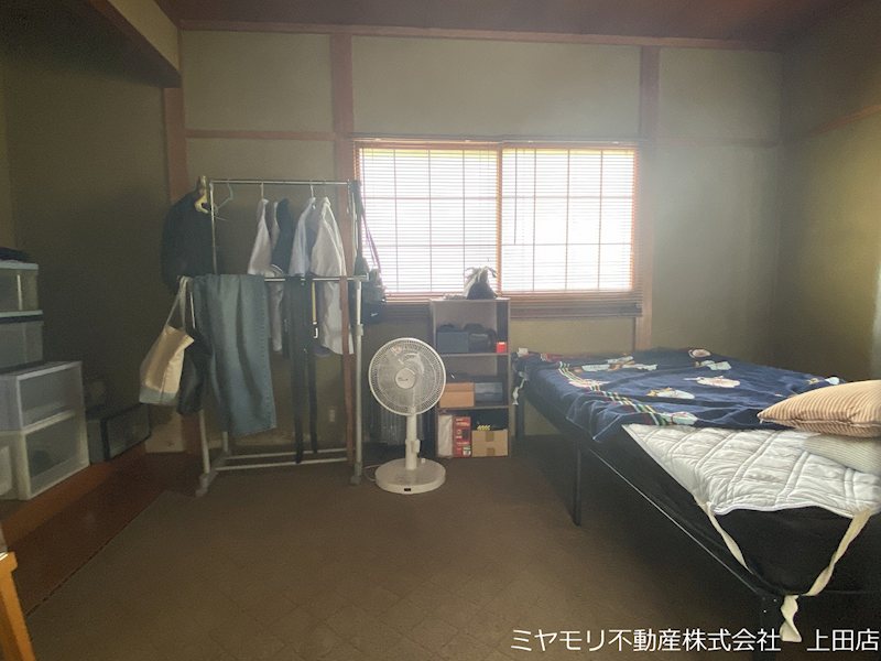 上田市蒼久保　中古戸建 内観写真（リビング以外の居室）