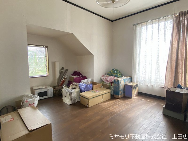 上田市蒼久保　中古戸建 内観写真（リビング以外の居室）