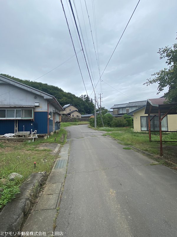 上田市藤原田　中古戸建 現地写真（前面道路含む現地写真）