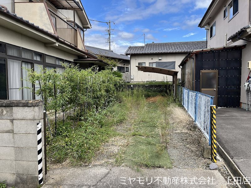 上田市古里　中古戸建 現地写真（駐車場）