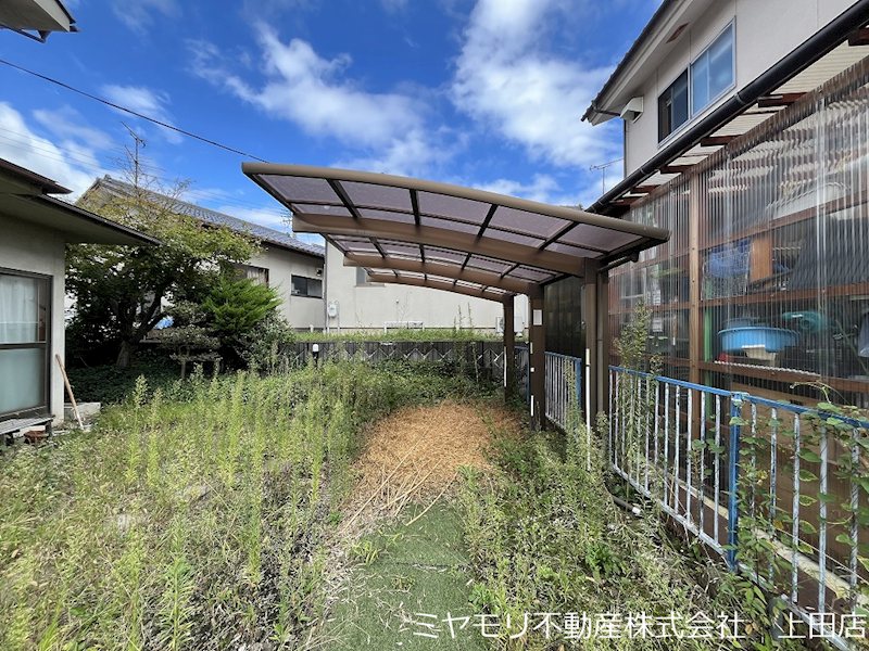 上田市古里　中古戸建 現地写真（駐車場）
