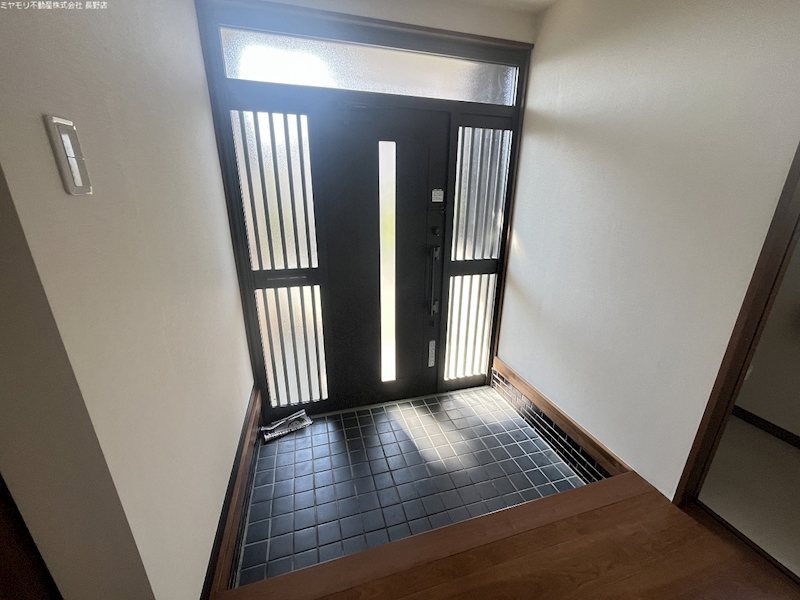 長野県長野市篠ノ井御幣川 現地写真（玄関）
