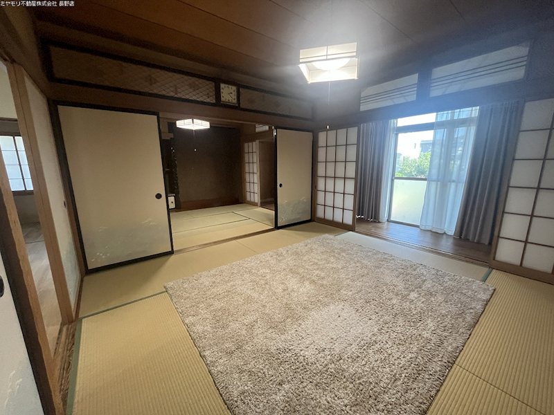 長野県長野市篠ノ井御幣川 内観写真（リビング）