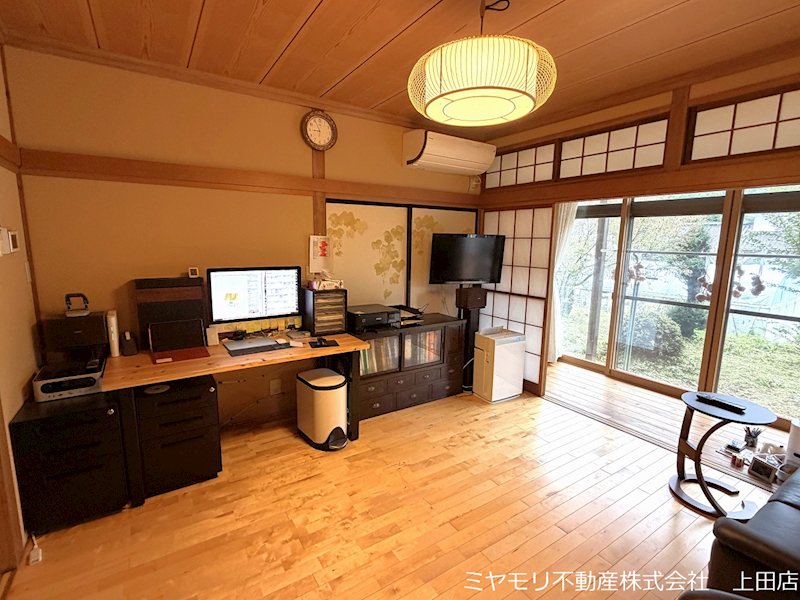 上田市武石下本入　中古戸建 内観写真（リビング）