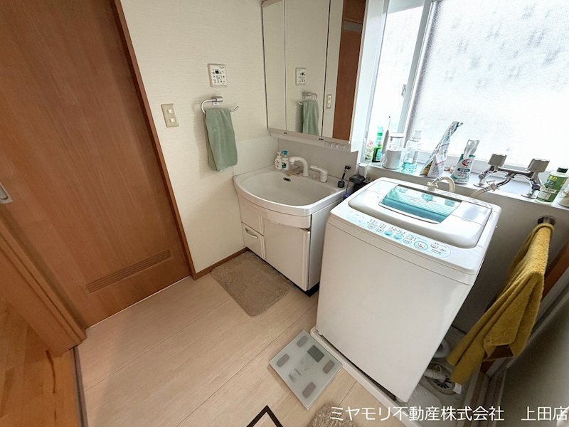 上田市武石下本入　中古戸建 内観写真（洗面台・洗面所）