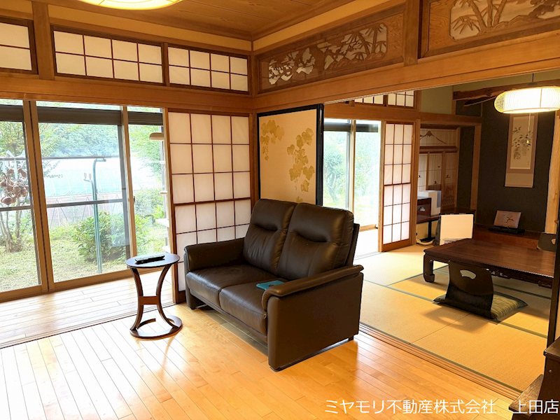 上田市武石下本入　中古戸建 内観写真（リビング）