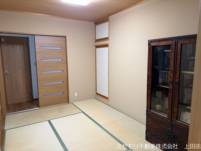 上田市武石下本入　中古戸建 内観写真（リビング以外の居室）