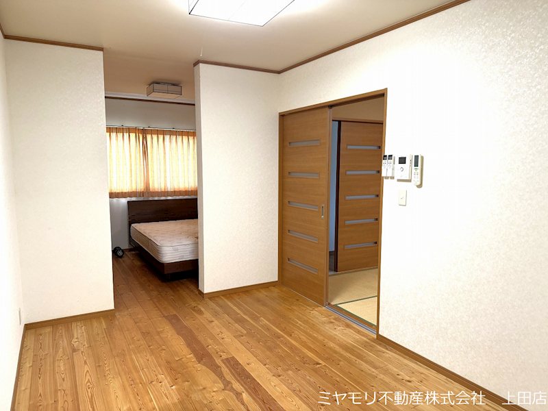 上田市武石下本入　中古戸建 内観写真（リビング以外の居室）