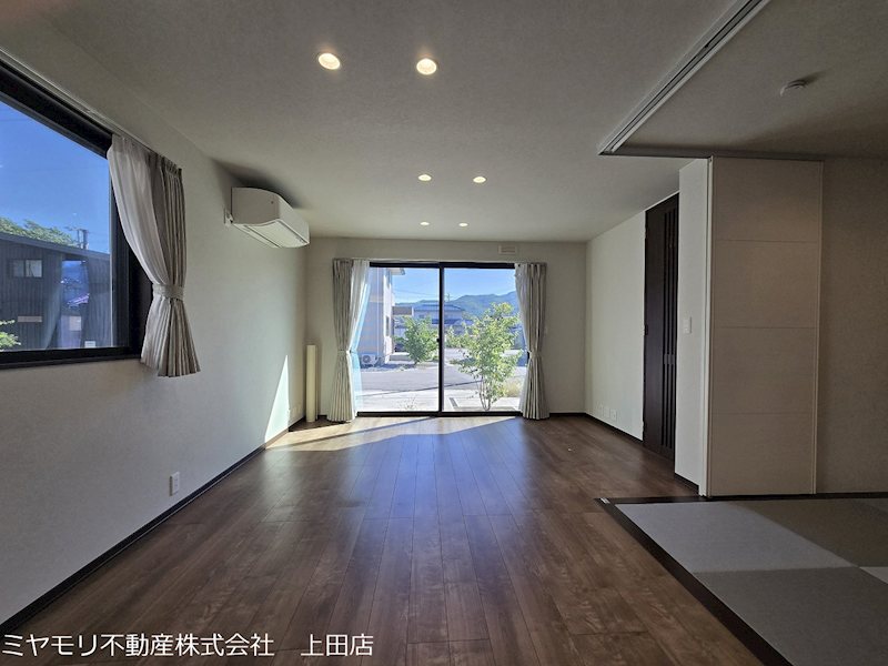 上田市常入　中古戸建 内観写真（リビング）