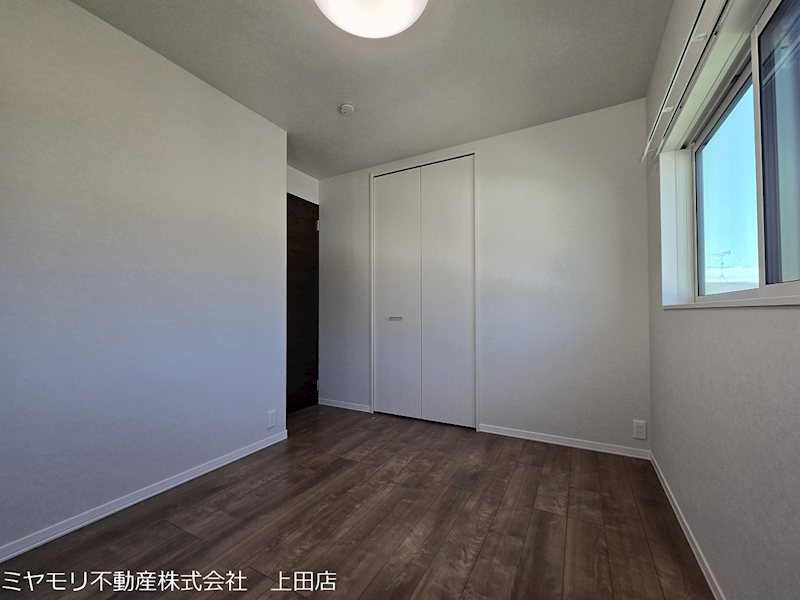 上田市常入　中古戸建 内観写真（リビング以外の居室）