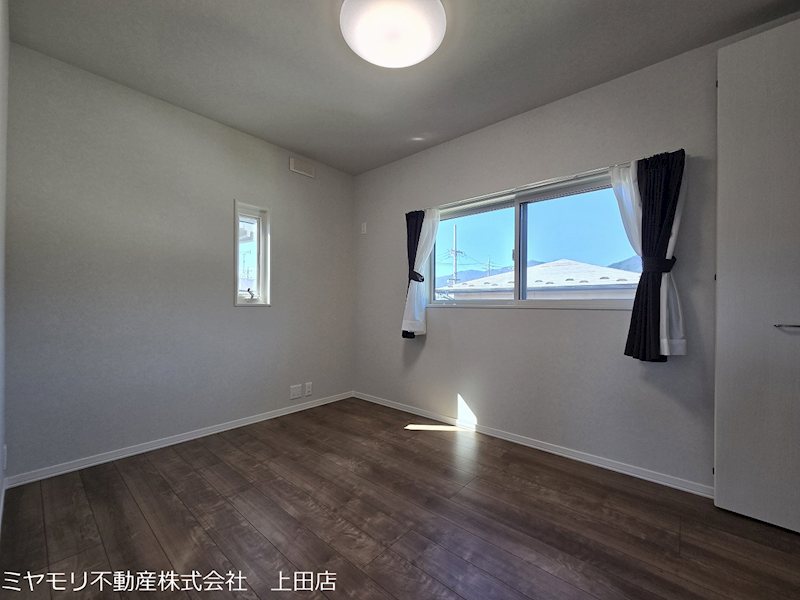 上田市常入　中古戸建 内観写真（リビング以外の居室）