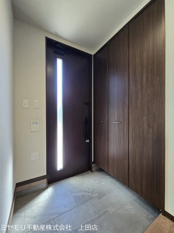 上田市常入　中古戸建 現地写真（玄関）