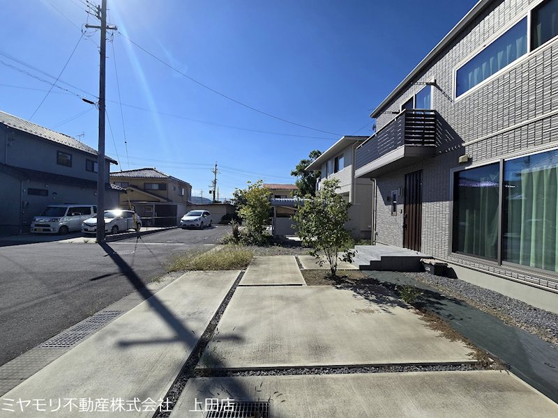 上田市常入　中古戸建 現地写真（駐車場）