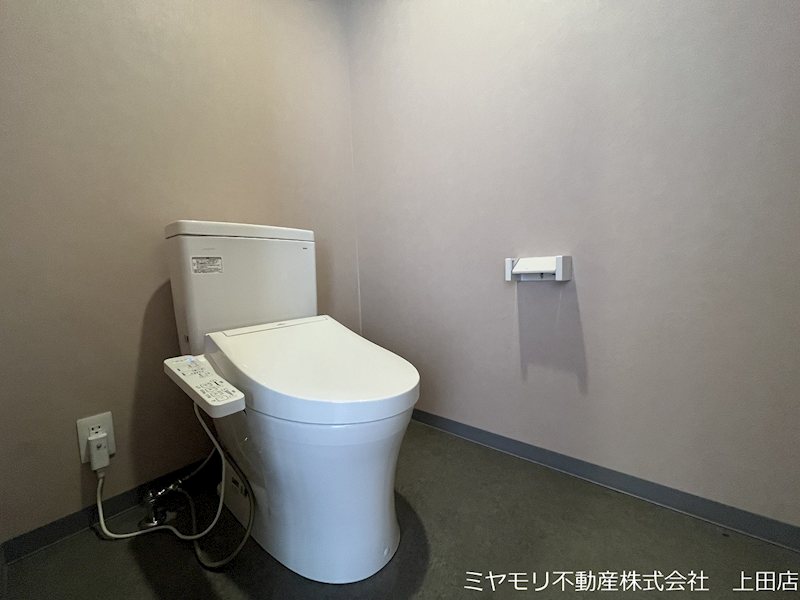 東御市県　事業用建物 内観写真（トイレ）