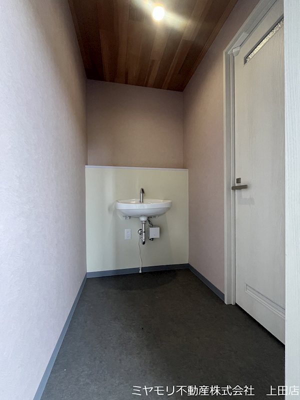 東御市県　事業用建物 内観写真（トイレ）