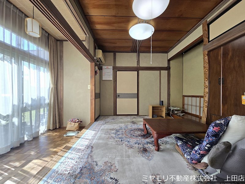 上田市緑が丘2丁目　中古戸建 内観写真（リビング）