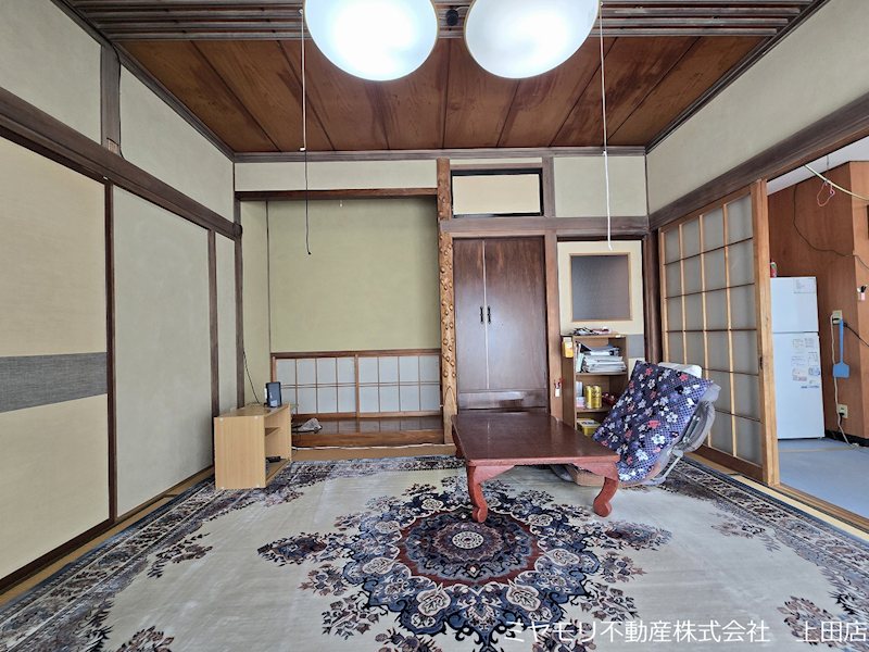 上田市緑が丘2丁目　中古戸建 内観写真（リビング）