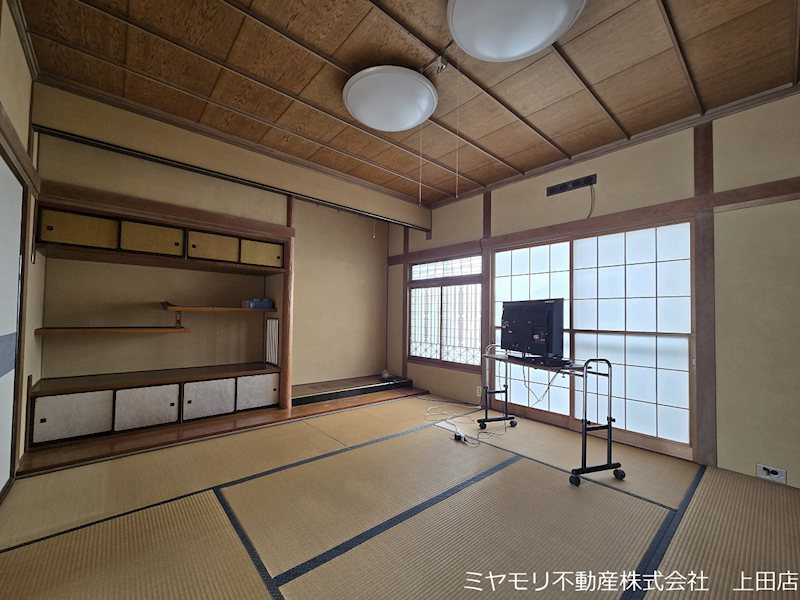 上田市緑が丘2丁目　中古戸建 内観写真（リビング以外の居室）