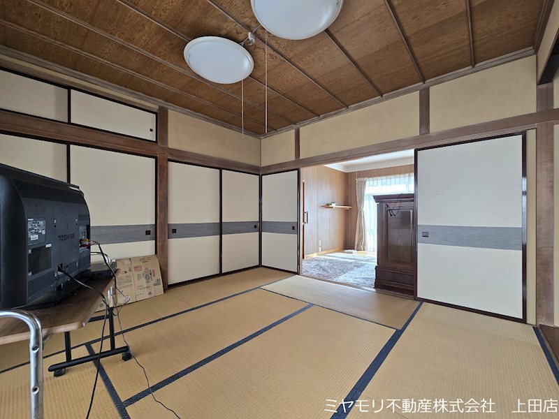 上田市緑が丘2丁目　中古戸建 内観写真（リビング以外の居室）
