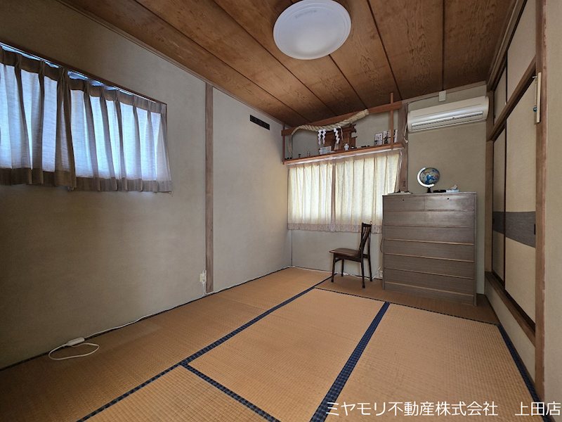 上田市緑が丘2丁目　中古戸建 内観写真（リビング以外の居室）