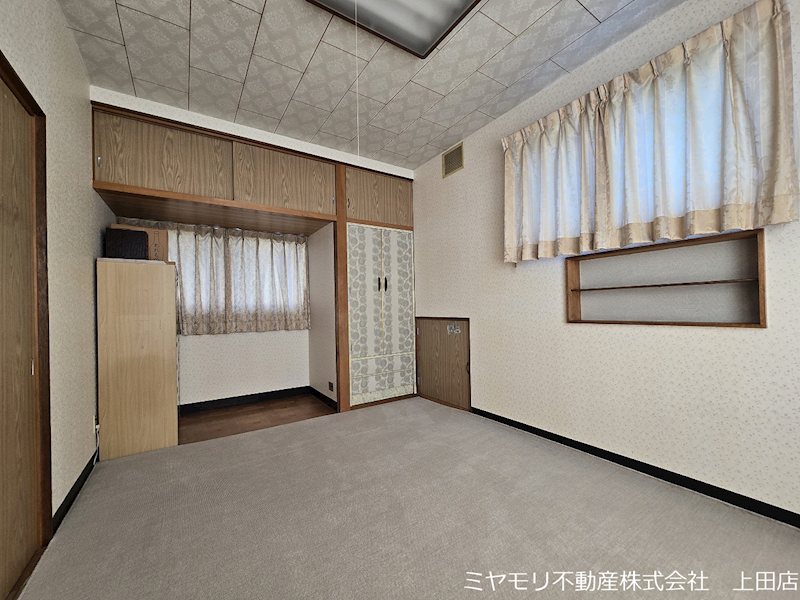 上田市緑が丘2丁目　中古戸建 内観写真（リビング以外の居室）