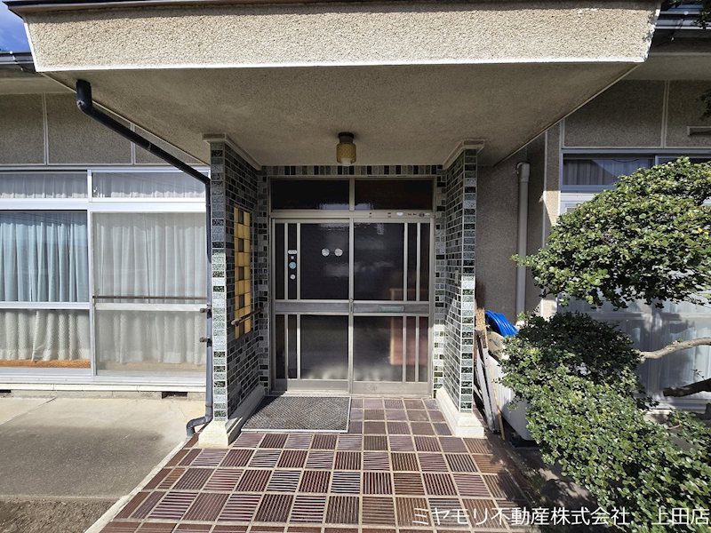 上田市緑が丘2丁目　中古戸建 現地写真（玄関）