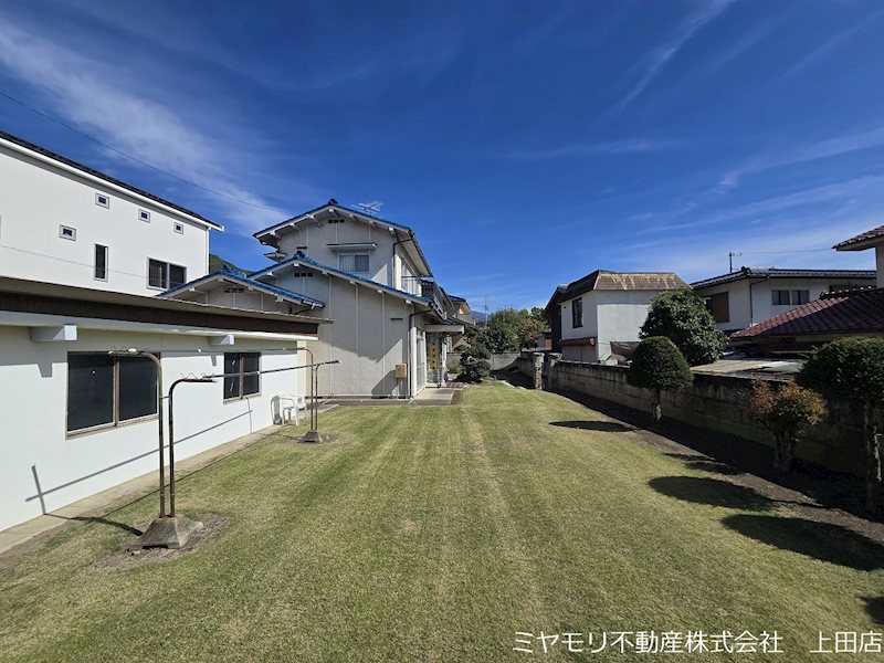上田市緑が丘2丁目　中古戸建 現地写真（庭）