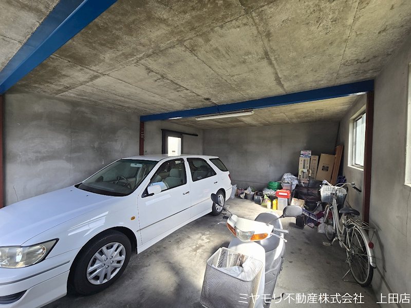 上田市緑が丘2丁目　中古戸建 現地写真（駐車場）