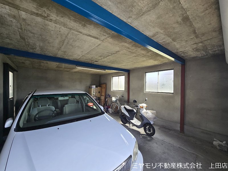 上田市緑が丘2丁目　中古戸建 現地写真（駐車場）