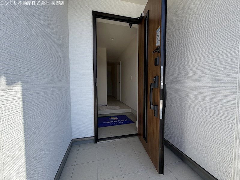 長野市丹波島第３　新築戸建１ 現地写真（玄関）