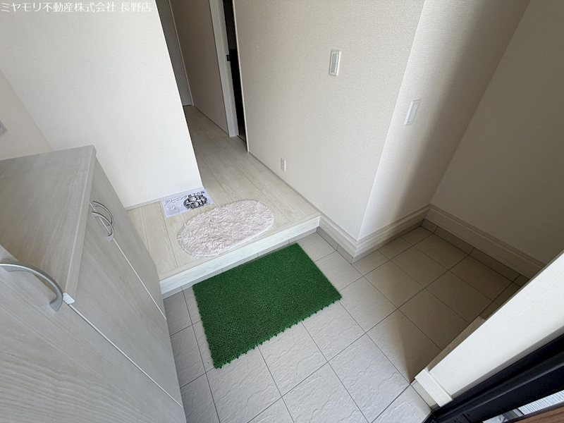 長野市丹波島第３　新築戸建１ 現地写真（玄関）