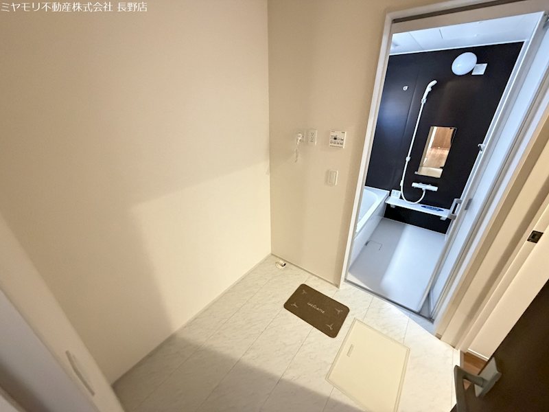 長野市丹波島第３　新築戸建２ 現地写真（玄関）