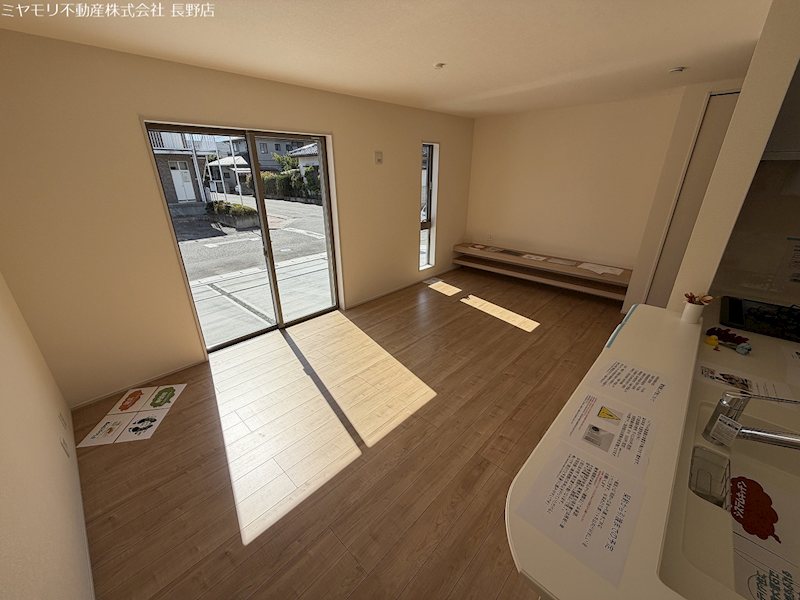 長野市丹波島第３　新築戸建３ 内観写真（リビング）