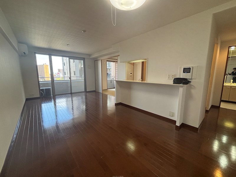 サーパス加治屋705号 内観写真（リビング）