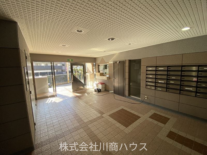 ラヴィアン清水 共用部写真（エントランス）