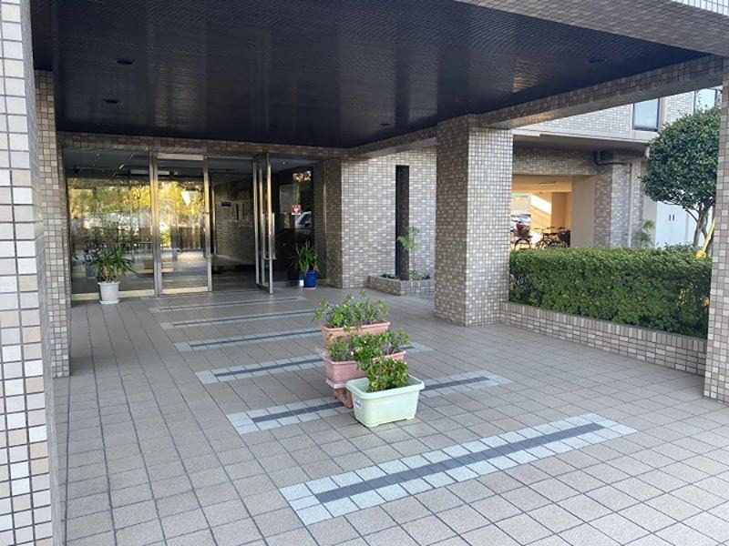 サーパス鴨池通り 共用部写真（エントランス）